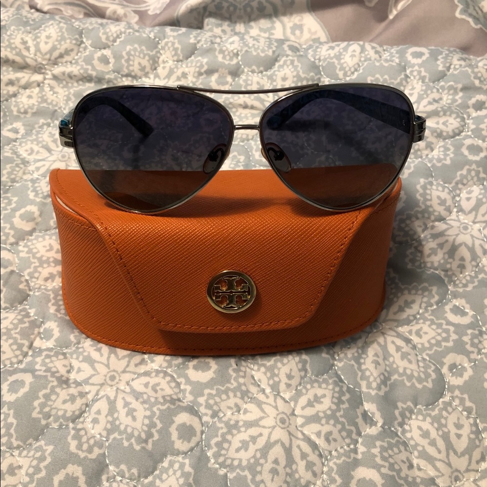 BRAND NEW TORY BURCH WOMANS AVIATORS